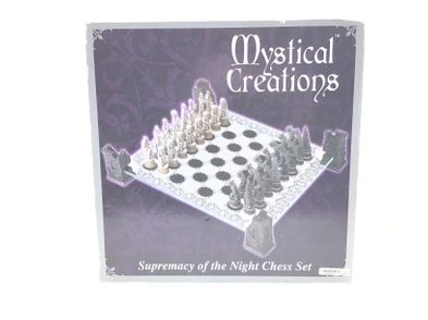 SET TABLERO FICHAS MYSTICAL CREATIONS SUPREMACY OF THE NIGHT CHESS SET