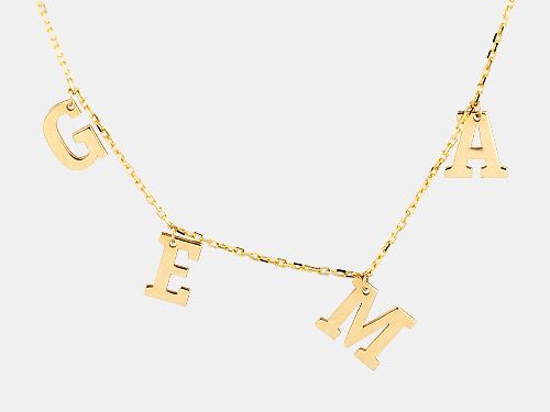 collar de oro con letras personalizado