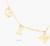 collar de oro con letras personalizado