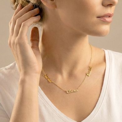 collar de oro con nombres incorporados personalizado