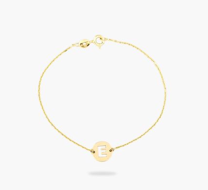 pulsera de oro moneda con inicial personalizada
