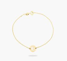 pulsera de oro moneda con inicial personalizada