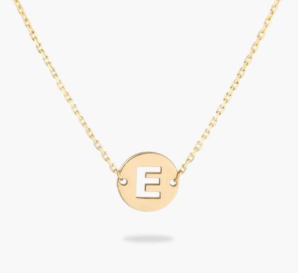 pulsera de oro moneda con inicial personalizada