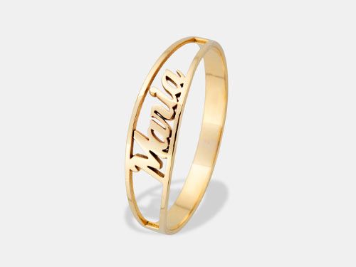 anillo de oro con nombre personalizado