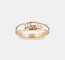 anillo de oro con nombre personalizado