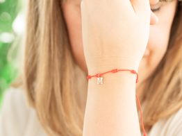 pulsera hilo rojo personalizada