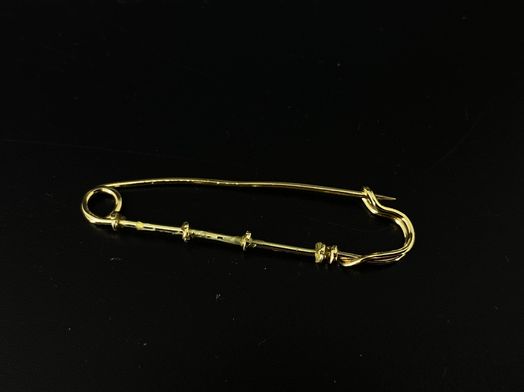 alfiler oro 18k 