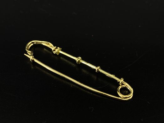 alfiler oro 18k 