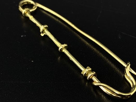 alfiler oro 18k 