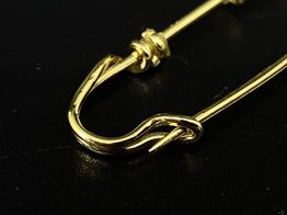 alfiler oro 18k 
