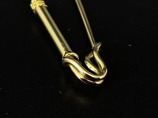 alfiler oro 18k 