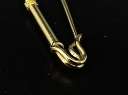 alfiler oro 18k 