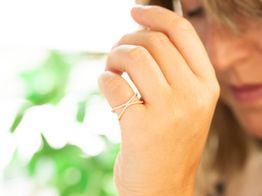 anillo oro 18k con circonita 