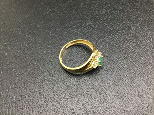 anillo oro 18k con circonita,olivina 