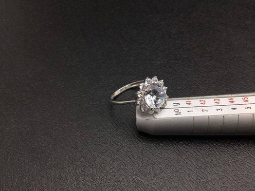 anillo oro 18k con circonita 