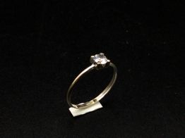 anillo oro 18k con circonita 
