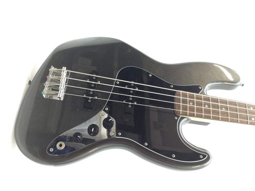 baixo elétrico squier jazz bass