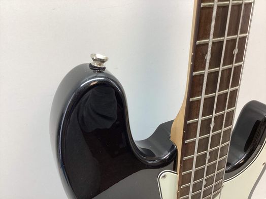 baixo el&eacute;trico squier precision bass