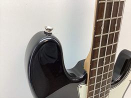 baixo el&eacute;trico squier precision bass
