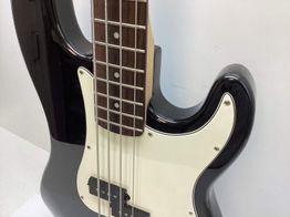 baixo el&eacute;trico squier precision bass