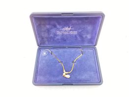 bisuteria the attwood collection colar com pendente de p&eacute;rola e cristais - banhado a ouro