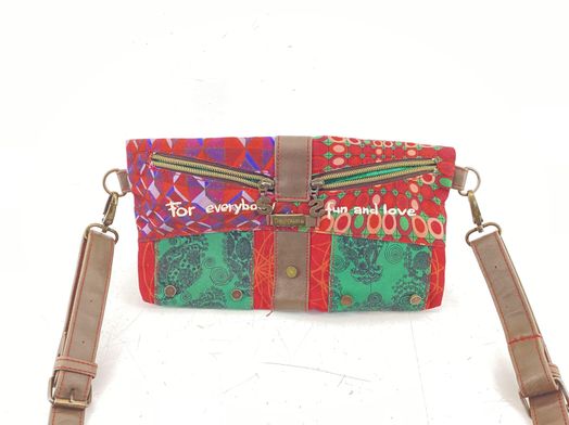 mala al&ccedil;a comprida desigual