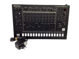 caixa de ritmos roland tr-8s