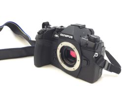 camara digital evil olympus om-d e-m1 ii