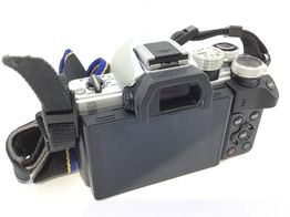 camara digital evil olympus om-d e-m10 mark ii