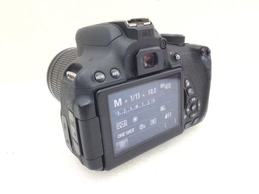 camara digital reflex canon eos 700d+ef-s 18-55mm 1:3.5-5.6 is stm