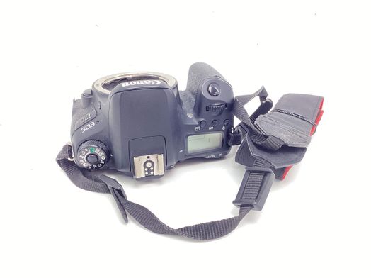 camara digital reflex canon eos 77d