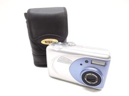 camara vintage nikon coolpix2000