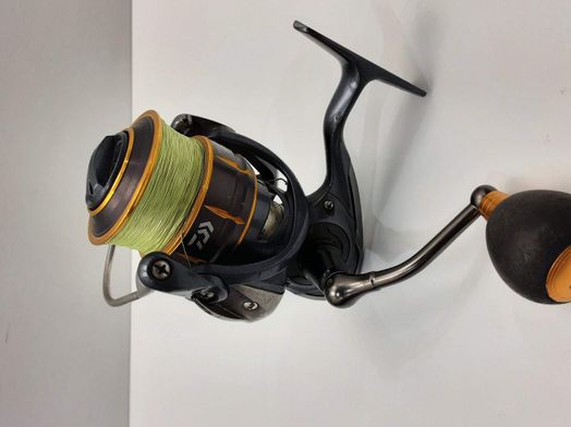 carrete pesca daiwa freams 3000a
