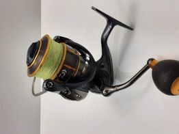 carrete pesca daiwa freams 3000a