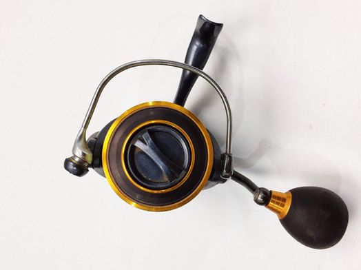 carrete pesca daiwa freams 3000a