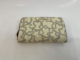 cartera de marca tous beige con rojo