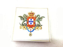 cer&acirc;mica gama alta vista alegre prato decorativo cole&ccedil;&atilde;o pal&aacute;cio nacional da ajuda - bras&atilde;o de armas portugal