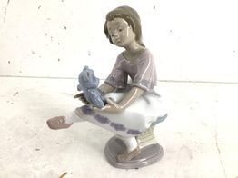 ceramica alta gama lladro columpuiando al osito