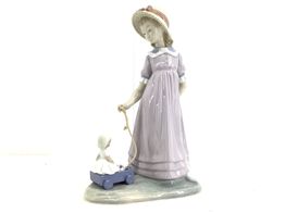 Ceramica Alta Gama Lladro Niña Con Carro