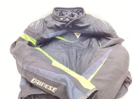 chaqueta motorista dainese no visible