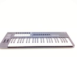 controlador midi novation launchkey 49 mk3