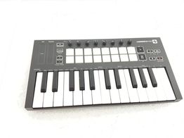 controlador midi novation launchkey mini mk3