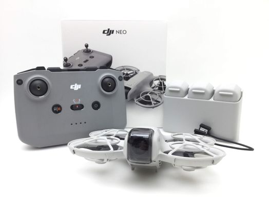 dron con cámara dji fly more comba neo