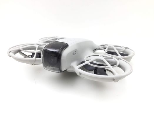 dron con cámara dji fly more comba neo