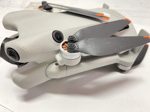 drone com c&acirc;mera dji mini 4 pro (dji rc-n2)