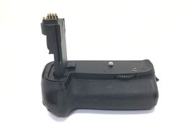 empu&ntilde;adura camara reflex meike mk-70d