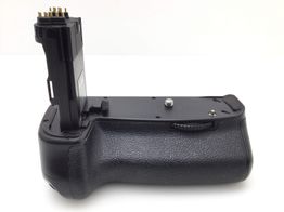 empu&ntilde;adura camara reflex phottix bg-6d