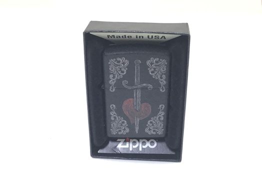 encendedor zippo daga de corazon negro agrietado