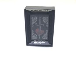 encendedor zippo daga de corazon negro agrietado