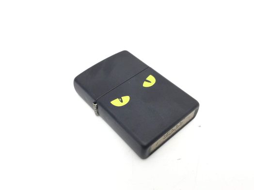 encendedor zippo ojos